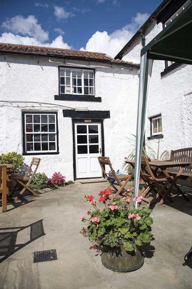 The Greyhound Inn Бидейл Екстериор снимка